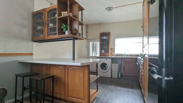 House, 6 Bedrooms | Laundry