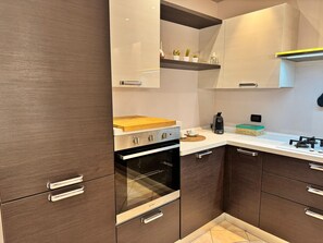 Refrigerador, horno, parrilla de estufa y lavavajillas