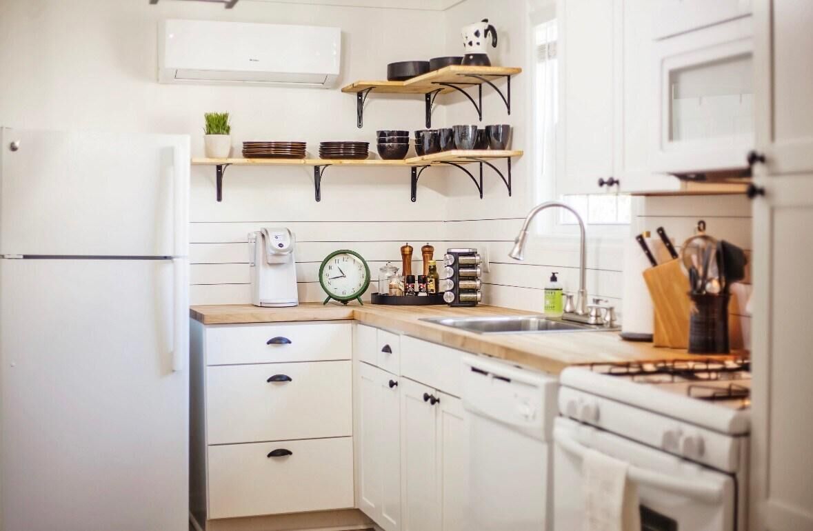 Refrigerador, microondas, horno y parrilla de estufa 