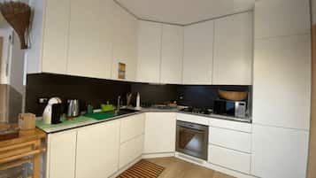 Microonde, forno, piano cottura, lavastoviglie