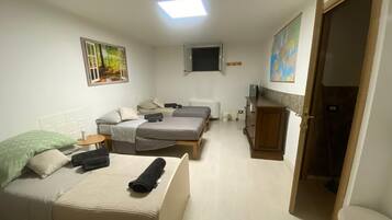 2 bedrooms, internet, bed sheets