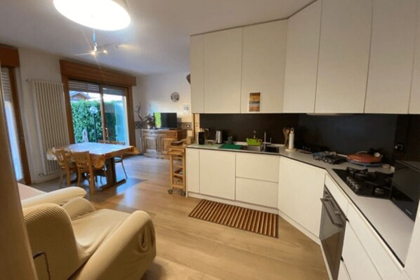Microwave, oven, stovetop, dishwasher - Entire apartment halfway between Milan and Bergamo (Vaprio d'Adda)