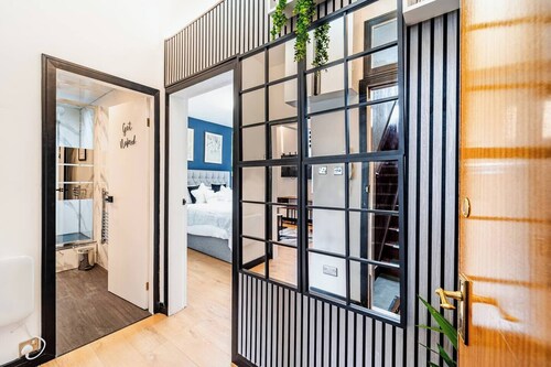 Modern 1 Bedroom Flat in Aberdeen City Center, With Parking.