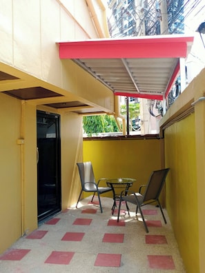 Apartment, 1 Bedroom, Smoking, Patio | Outdoor dining