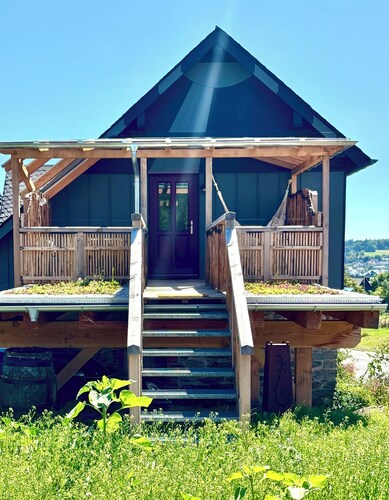 Schöne große Ferienwohnung mit privater Terrasse
im vielseitigen Hunsrück. 70 qm