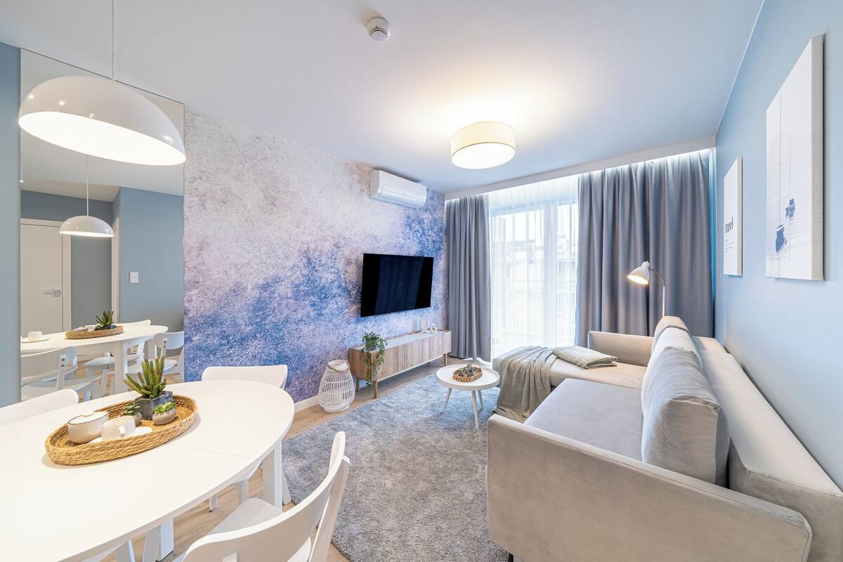 Deluxe-Apartment, Kochnische, am Strand | Laptopgeeigneter Arbeitsplatz, Verdunkelungsvorhänge