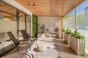 Een bubbelbad, een stoombad, massagebehandelingen