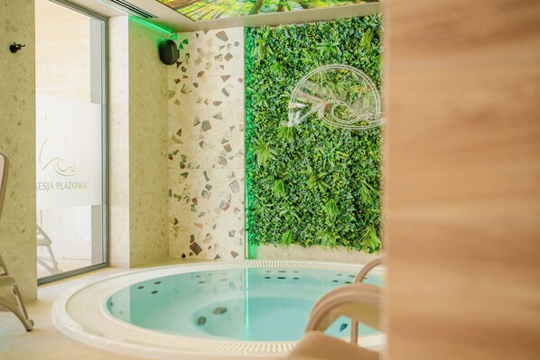 Hot tub, steam room, massages