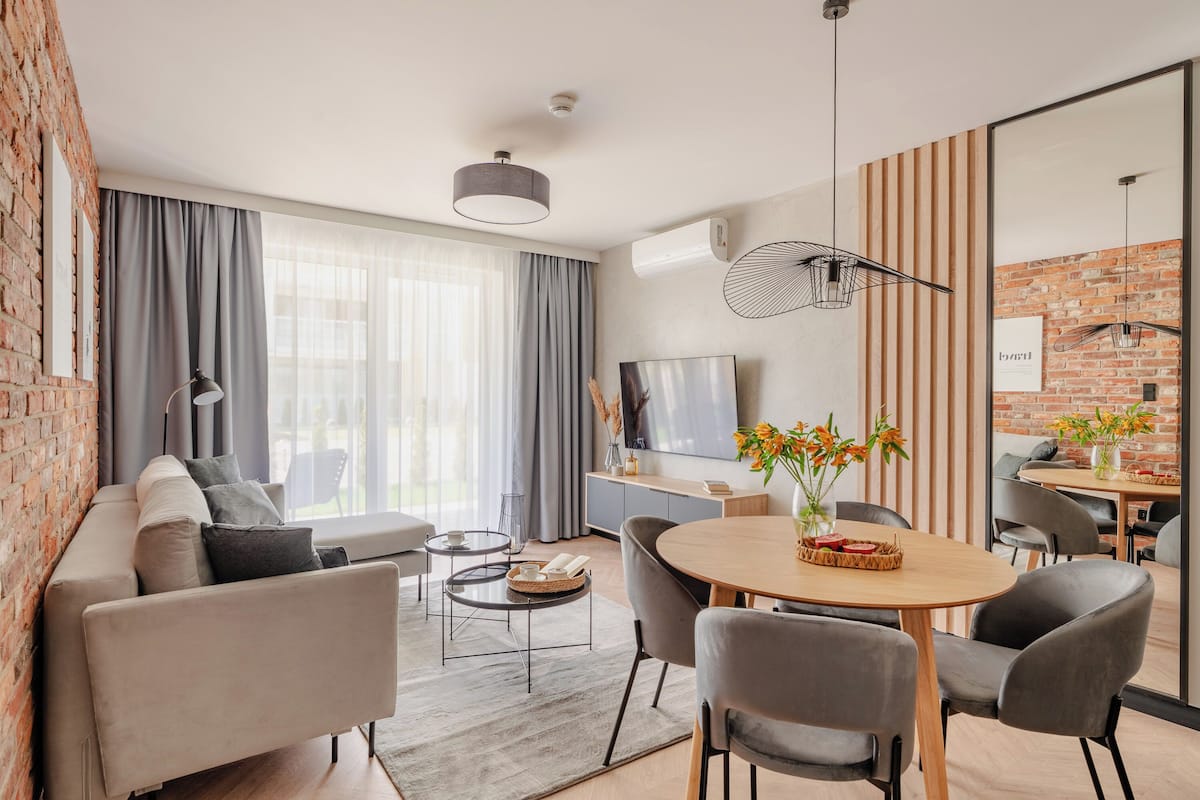 Deluxe-Apartment, Kochnische, am Strand | Laptopgeeigneter Arbeitsplatz, Verdunkelungsvorhänge