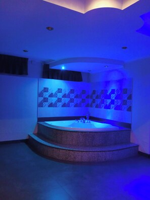 Bathroom - 75 sqm Studio Type Jacuzzi Apartment 101a (Pattaya)