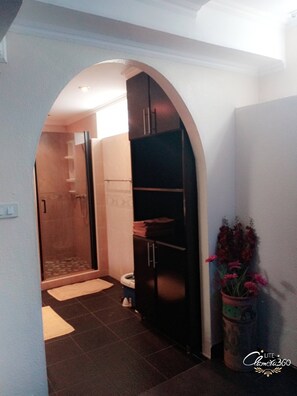 Apartamento, 1 habitación, fumadores, patio | Baño