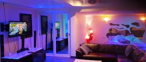 Apartment, 1 Bedroom, Smoking, Patio | Room amenity