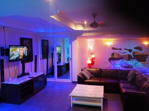 Apartment, 1 Bedroom, Smoking, Patio | Room amenity
