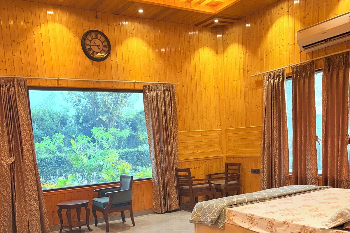 Family Villa, Garden View | Desk, free WiFi