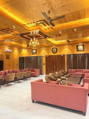 Lobby lounge