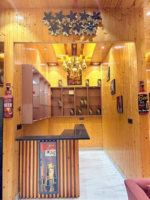 Lobby lounge