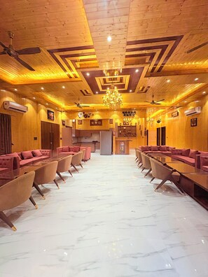 Business centre - The Greenwood Farm And Lawn -Bijwasan (Gurugram)