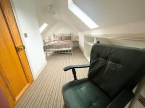 3 quartos, ferros/tábuas de passar roupa, Wi-Fi, roupa de cama