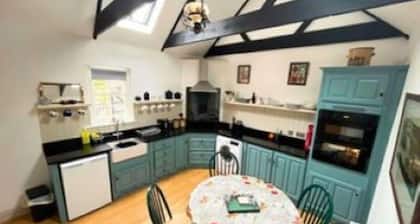 Adorable 3-bedroom cottage in Tiernaboul located 2.5 miles from Killarney Town