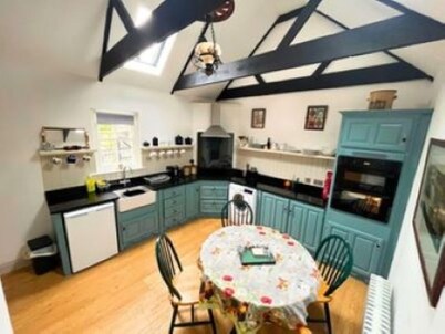 Adorable 3-bedroom cottage in Tiernaboul located 2.5 miles from Killarney Town