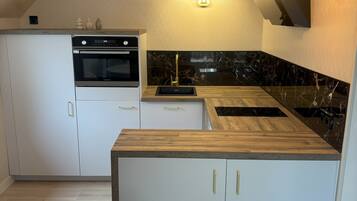 Micro-ondes, four, plaque de cuisson, lave-vaisselle