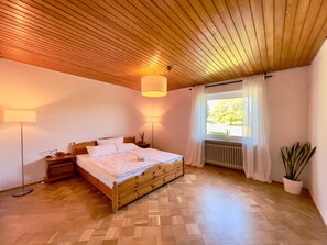 3 bedrooms, WiFi, bed sheets