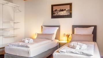 3 bedrooms, desk, iron/ironing board, WiFi