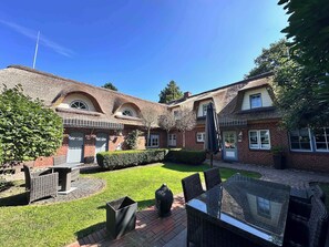 Outdoor dining - Stylish 2.5 rooms under thatch in Hus op de Dün (Sankt Peter-Ording)