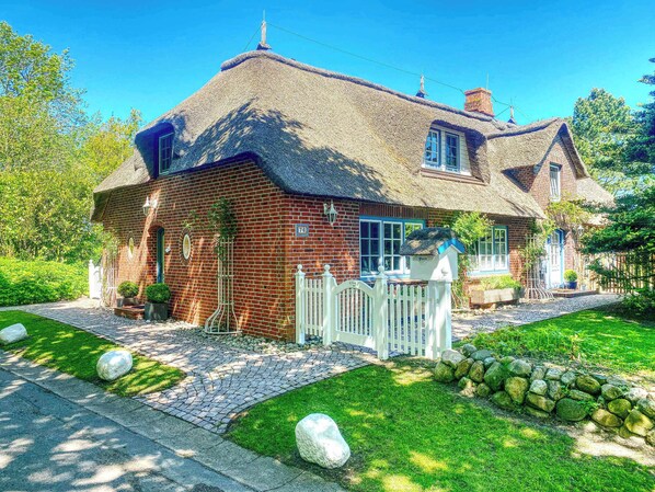 Exterior - Stylish 2.5 rooms under thatch in Hus op de Dün (Sankt Peter-Ording)