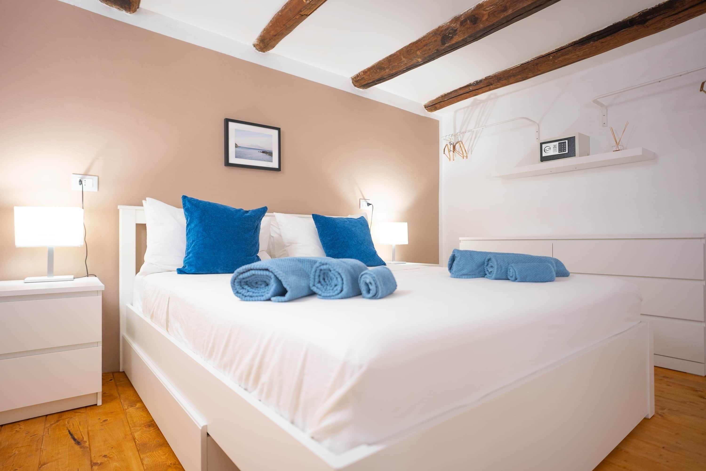 1 chambre, coffres-forts dans les chambres, draps fournis