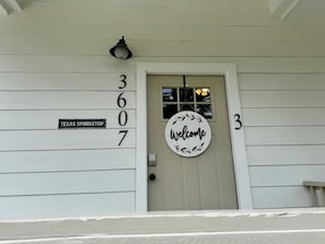 Exterior detail - Texas Spindletop 3BR 2BA Home (Nederland)