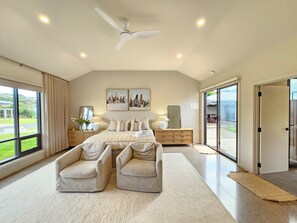 5 bedrooms, free WiFi, bed sheets