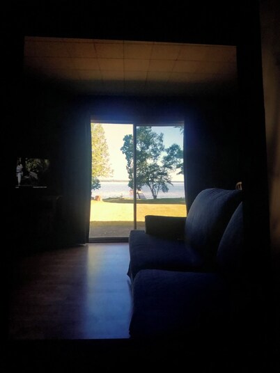 Cabin located on beautiful Lake Millecoquins