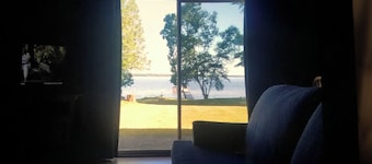 Cabin located on beautiful Lake Millecoquins