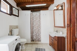 Dusche, Haartrockner, Handtücher