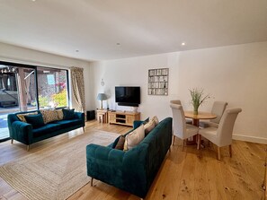 Living area - The Retreat (Ferndown)