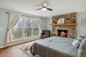 6 bedrooms, iron/ironing board, travel crib, WiFi - Spacious 6BR for 16+ w/Hot Tub, Game Room & Grill! (Sevierville)