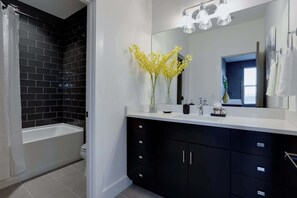 Shower, hair dryer, towels, shampoo