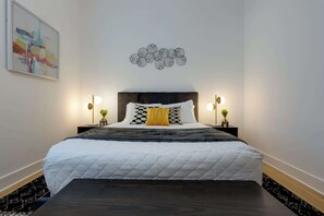 4 bedrooms, iron/ironing board, WiFi, bed sheets