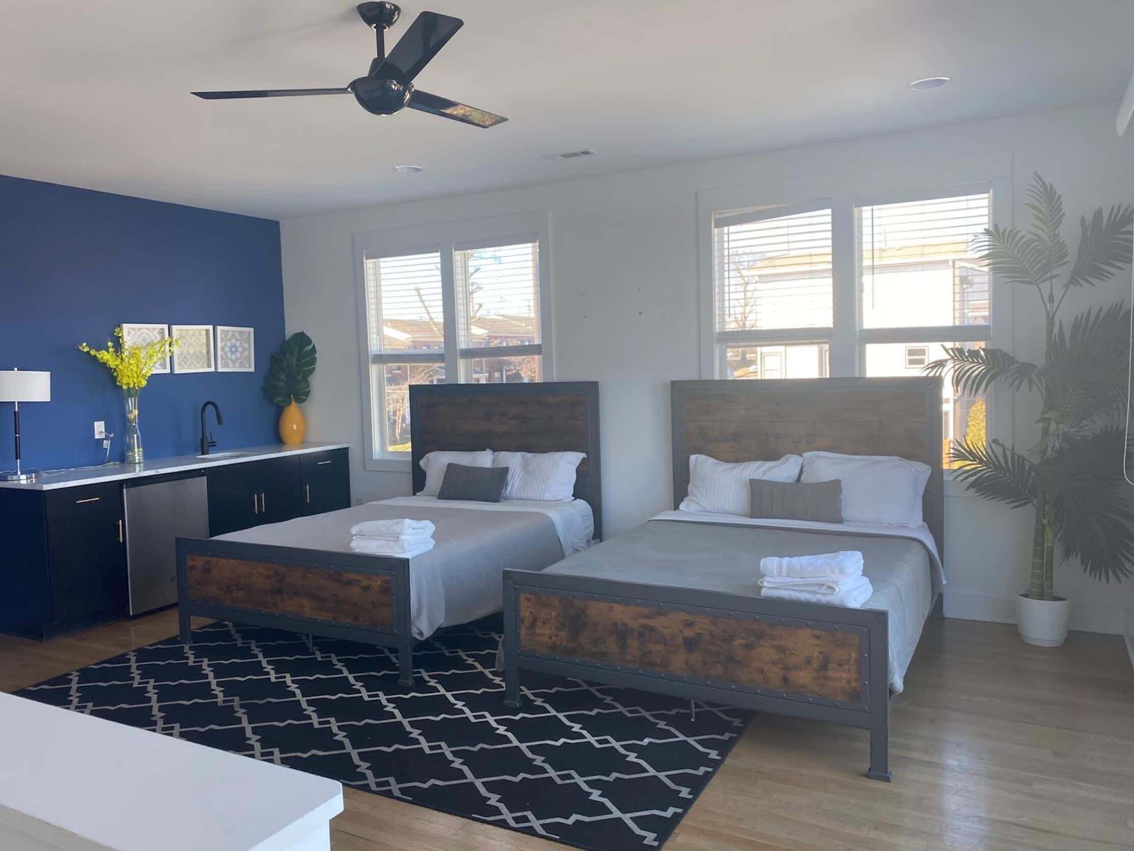Bonus common area with 2 queen size beds, a full size futon, and wet bar with mini fridge