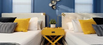 4BR Getaway for 12 w/Balcony, Mins to Broadway!