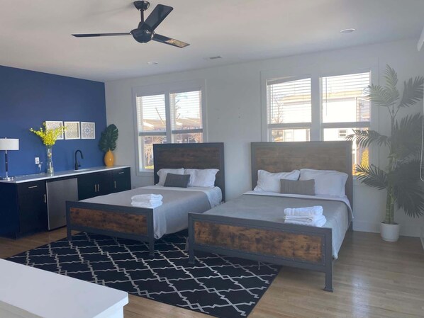 4 bedrooms, iron/ironing board, WiFi, bed sheets