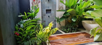 Deluxe tropical villa with pool on beautiful Espiritu Santo, Vanuatu
