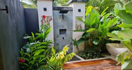 Deluxe tropical villa with pool on beautiful Espiritu Santo, Vanuatu