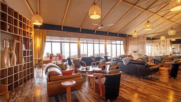 2 bar/lounge