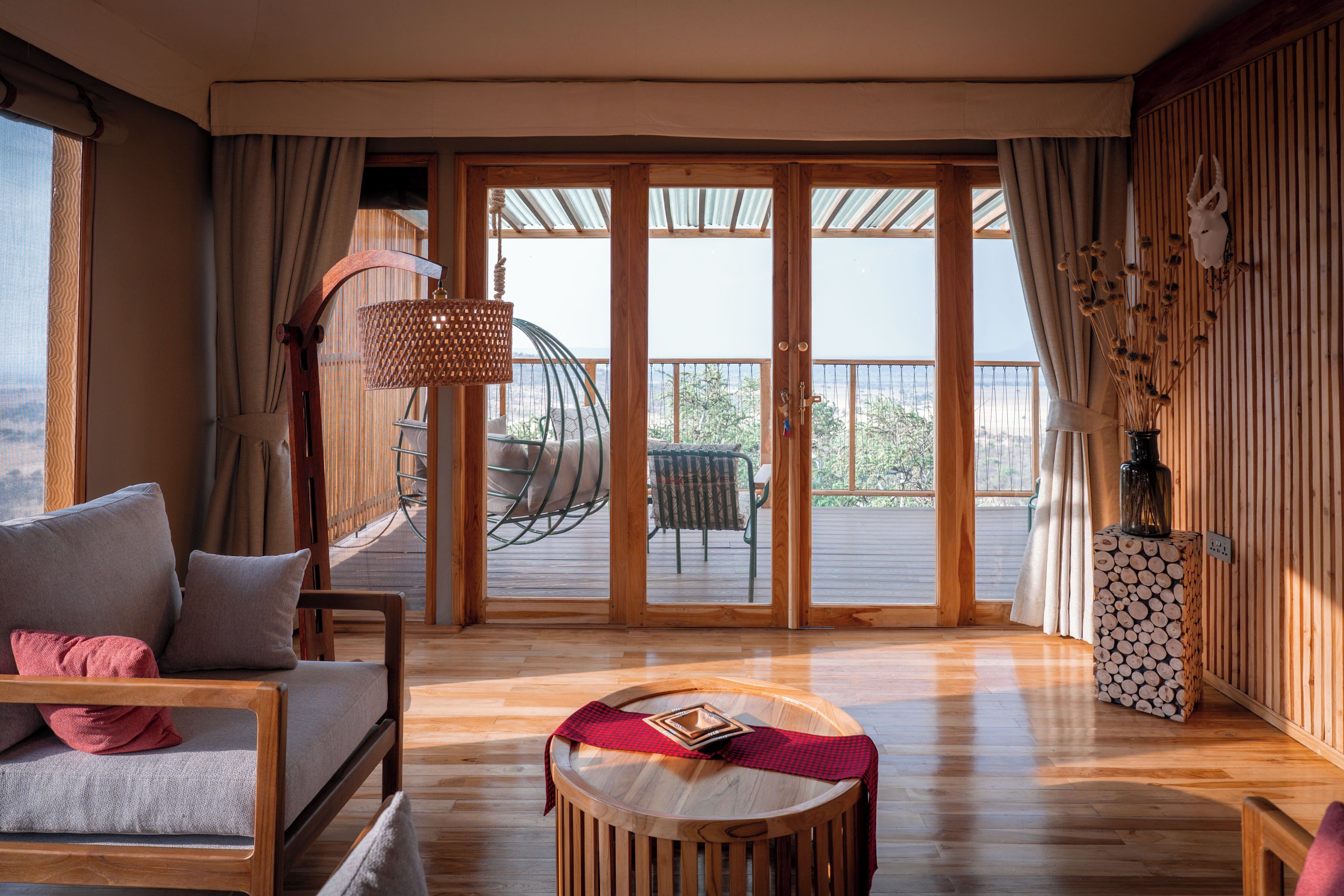 Tienda de lujo | Caja fuerte, escritorio, espacio para trabajar con un portátil