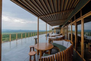 2 bars/lounges - Neptune Serengeti Luxury Tented Camp (Serengeti)
