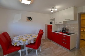 Apartment, Balcony, Sea View | Private kitchen - Apartment Mare e Vista (Rovinj)