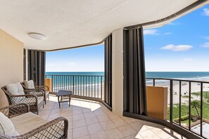 Property grounds - Spacious oceanfront condo, 24 hour secured building+ Free Attraction Tickets! (Myrtle Beach)
