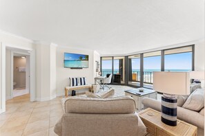TV - Spacious oceanfront condo, 24 hour secured building+ Free Attraction Tickets! (Myrtle Beach)